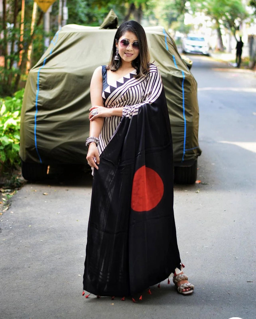 Black & White Striped Digital Print Saree | Stylish Party & Casual Wear Saree