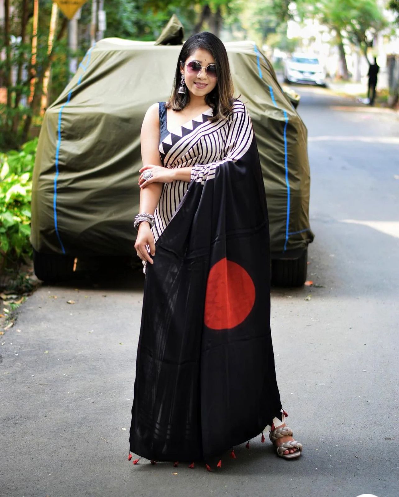 Black & White Striped Digital Print Saree | Stylish Party & Casual Wear Saree