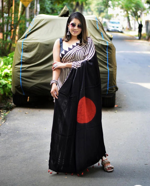 Beautiful Designer Party Wear Red Bindi Saree