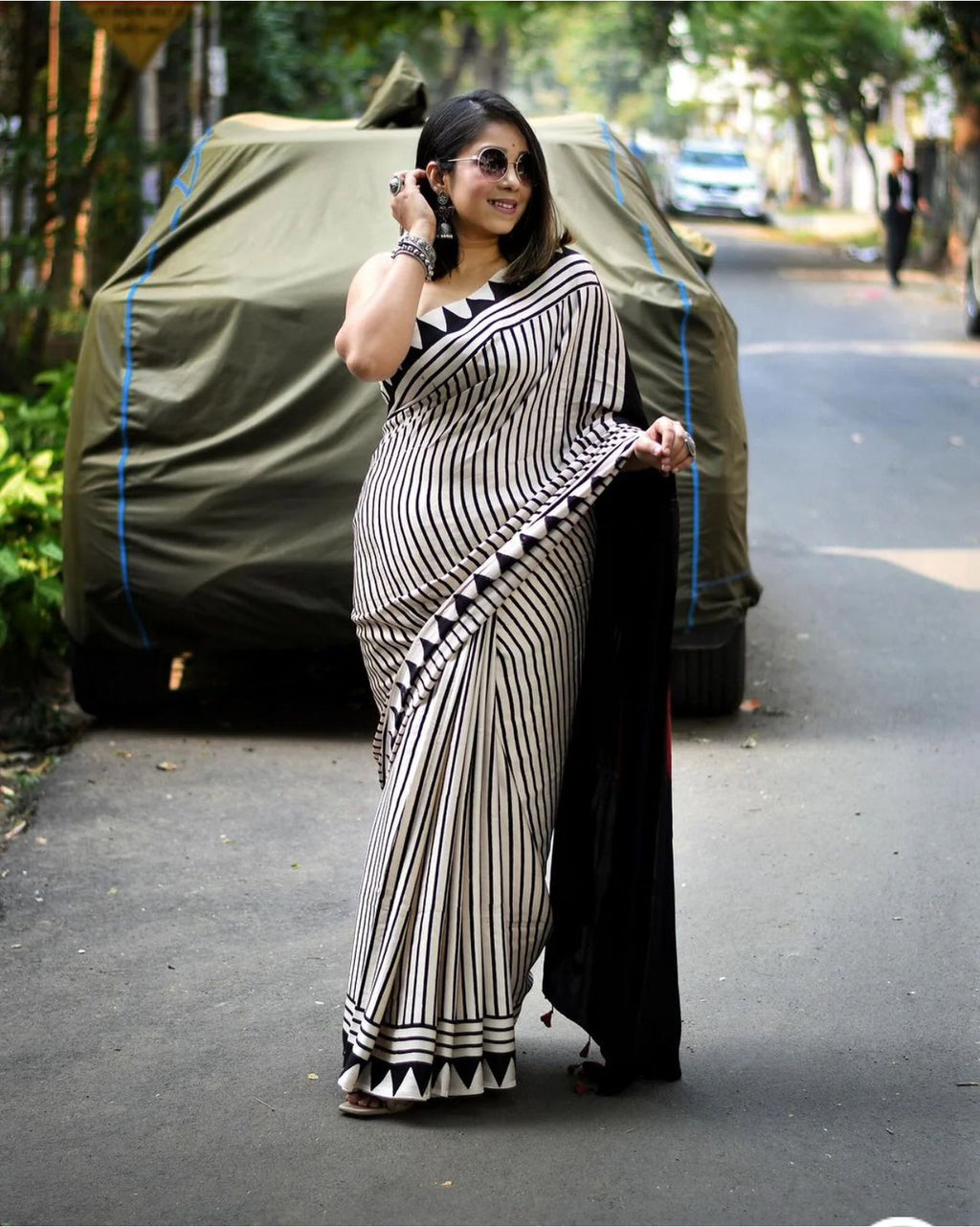 Black & White Striped Digital Print Saree | Stylish Party & Casual Wear Saree