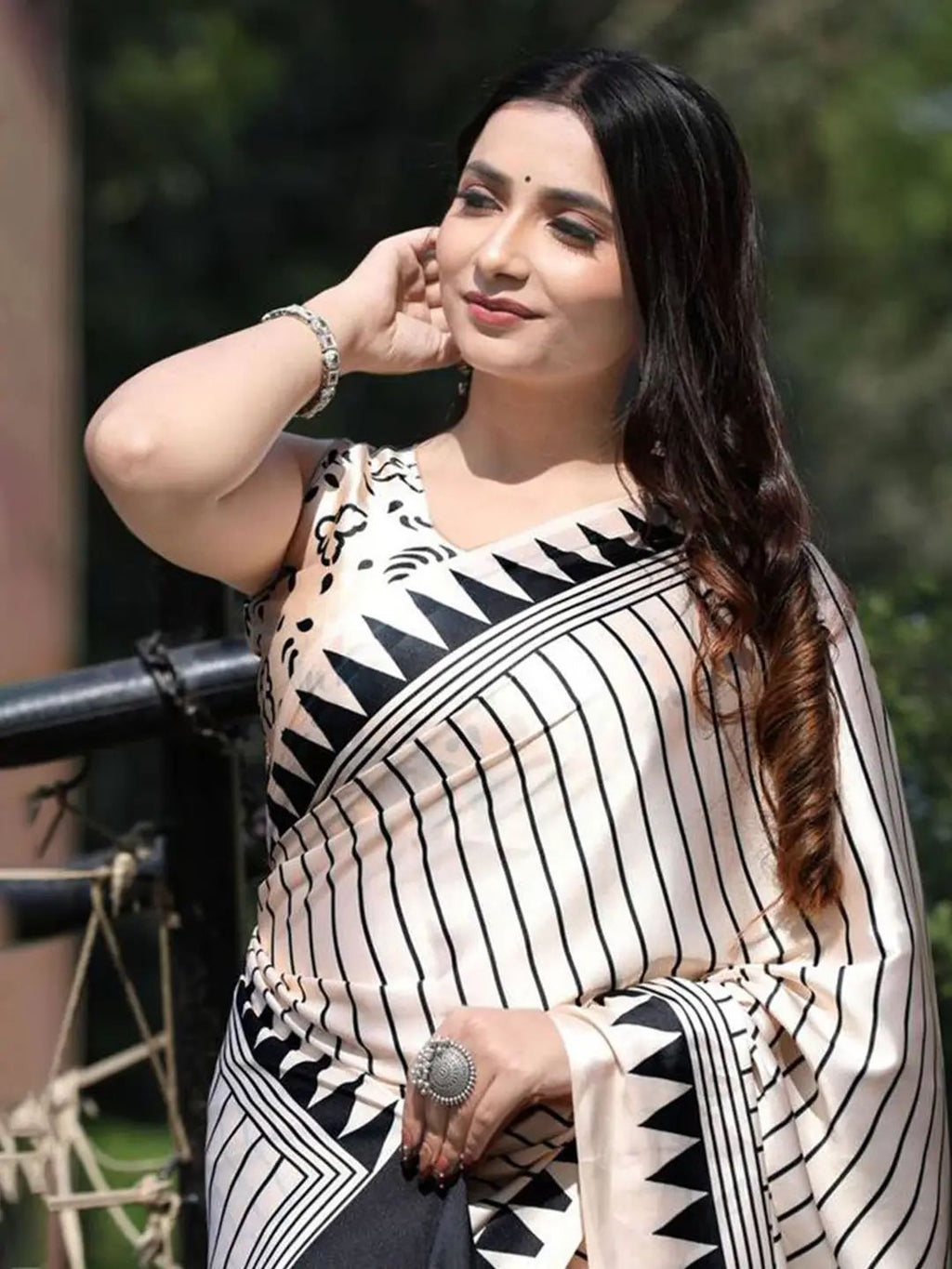 Modern Black & White Designer Saree with Geometric Print | Stylish Party & Office Wear Saree for Women