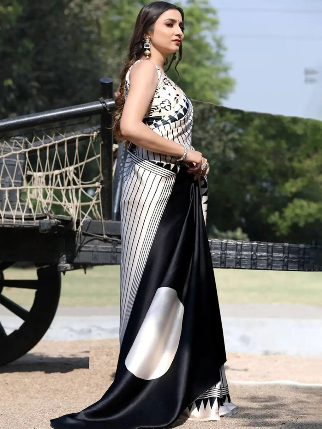 Modern Black & White Designer Saree with Geometric Print | Stylish Party & Office Wear Saree for Women