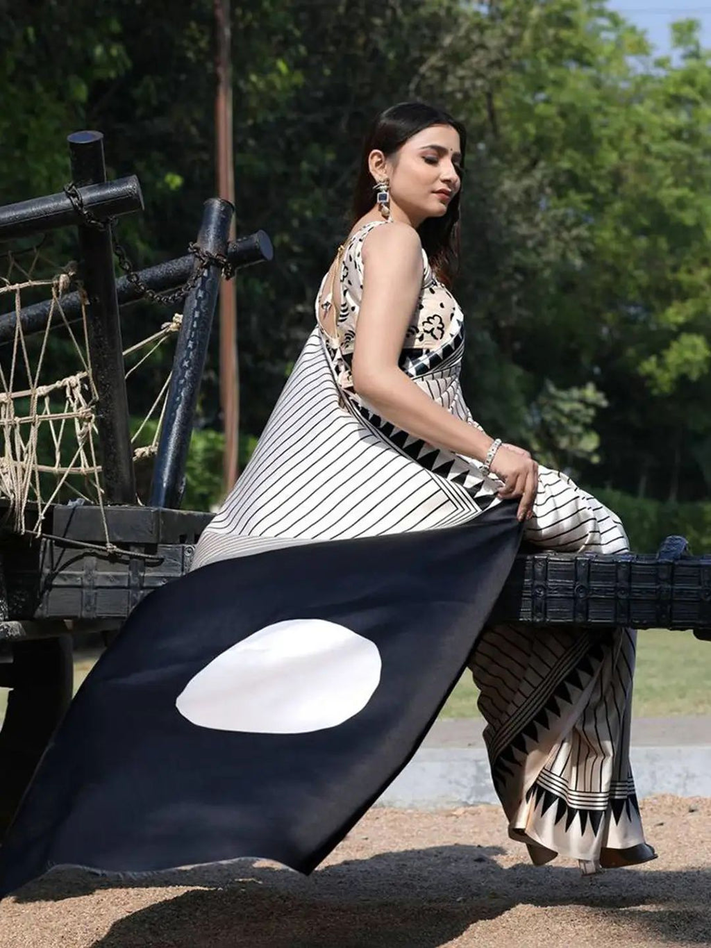 Modern Black & White Designer Saree with Geometric Print | Stylish Party & Office Wear Saree for Women